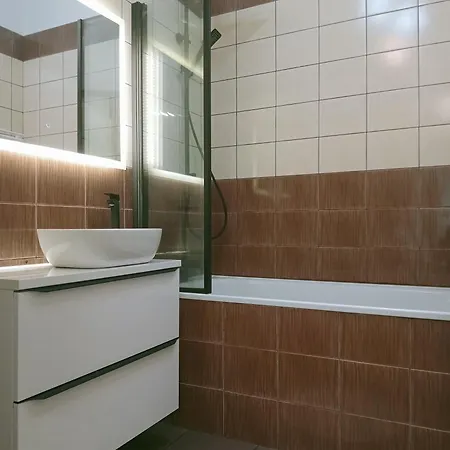 Apartment Z Widokiem, Wygodny Z Sypialnia, Kuchnia I Salonem, 47m2, Bezplatny Garaz *