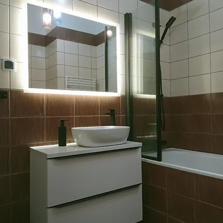 Z Widokiem, Wygodny Z Sypialnia, Kuchnia I Salonem, 47m2, Bezplatny Garaz